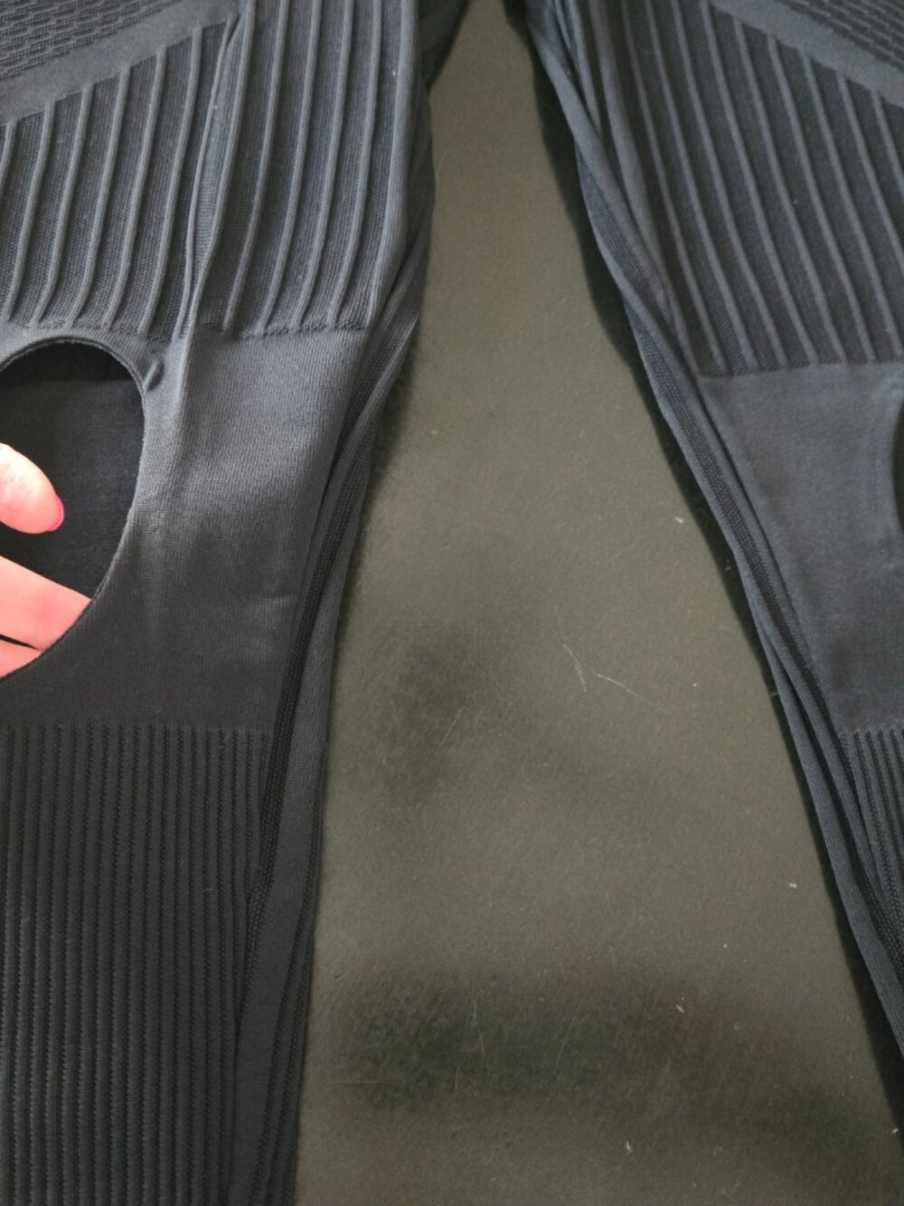 Authentic Prada knit fabric leggings - Picture 3 of 8